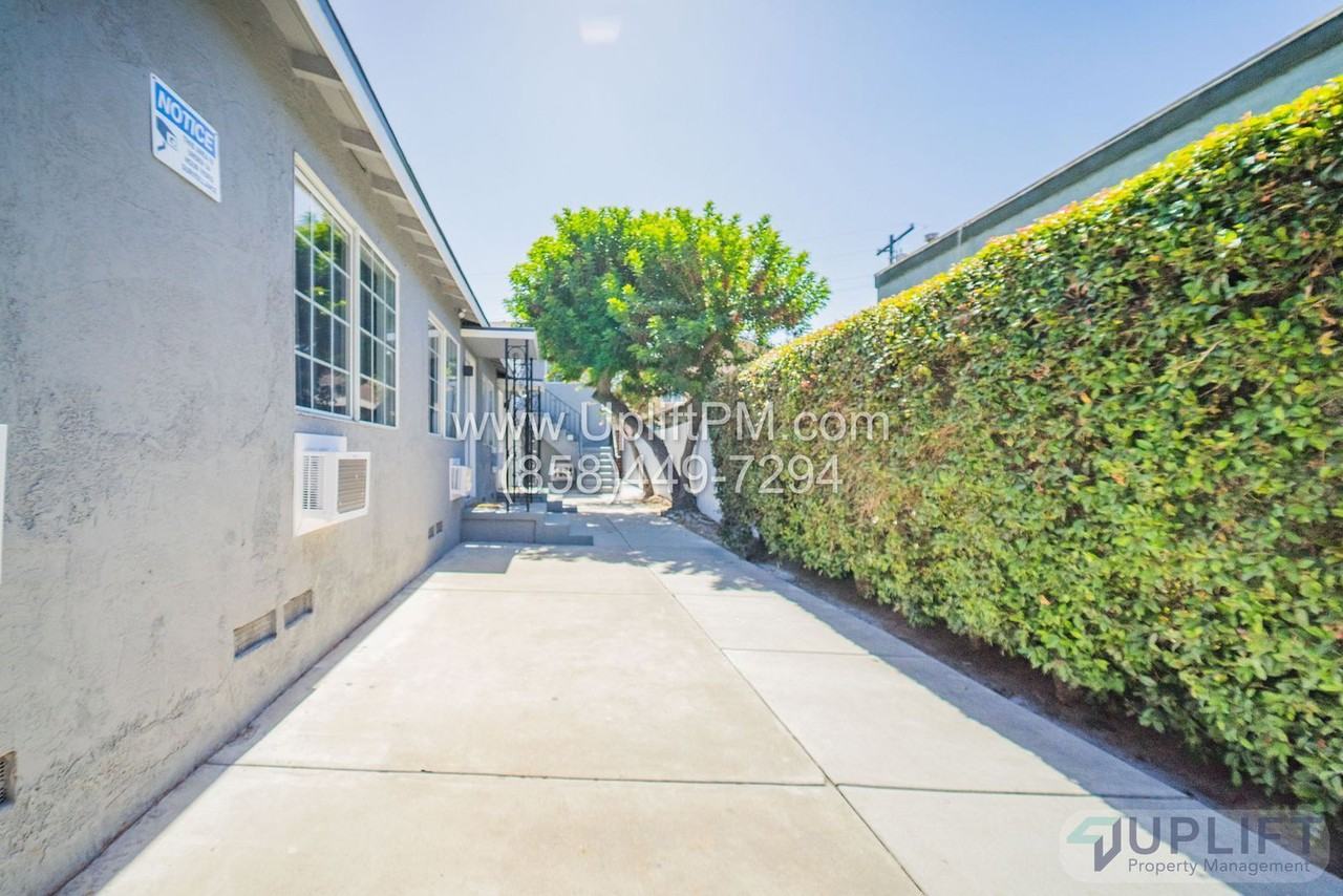 4235 Swift Ave - Photo 4 of 6