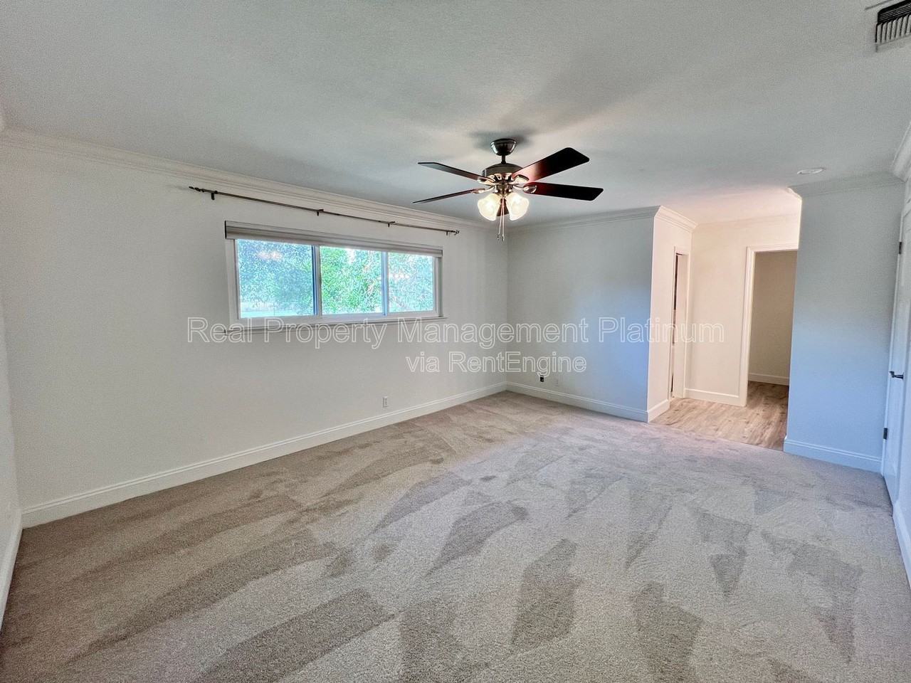 9193 N Fowler Ave - Photo 4 of 29