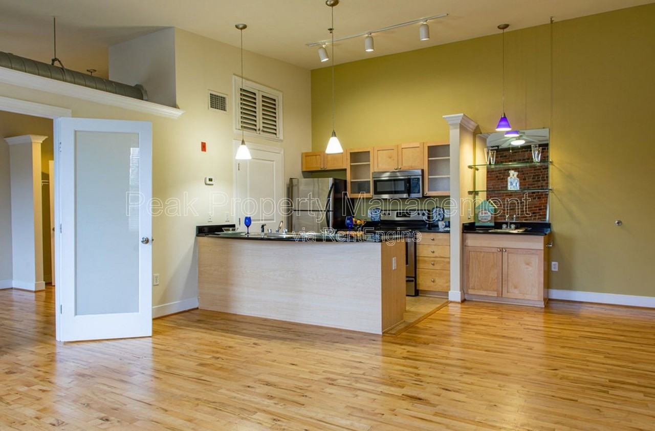 214 N Dunlop St #105 - Photo 3 of 10