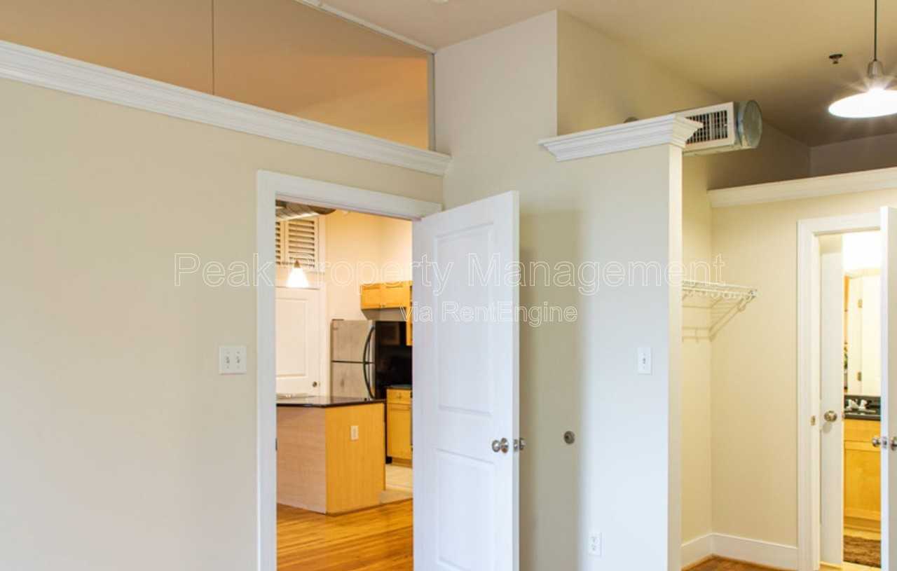 214 N Dunlop St #105 - Photo 6 of 10