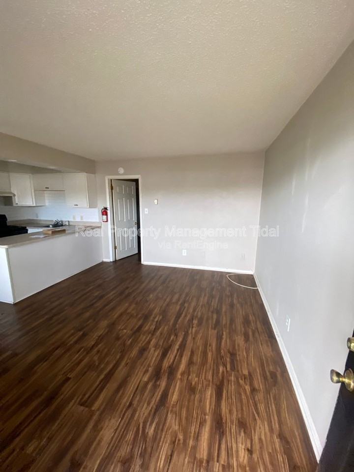 5667 Brickell Rd #4 - Photo 3 of 11