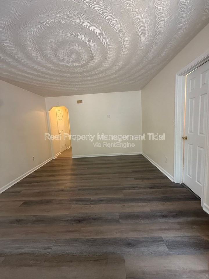 6255 Alexander St #16 - Photo 4 of 27