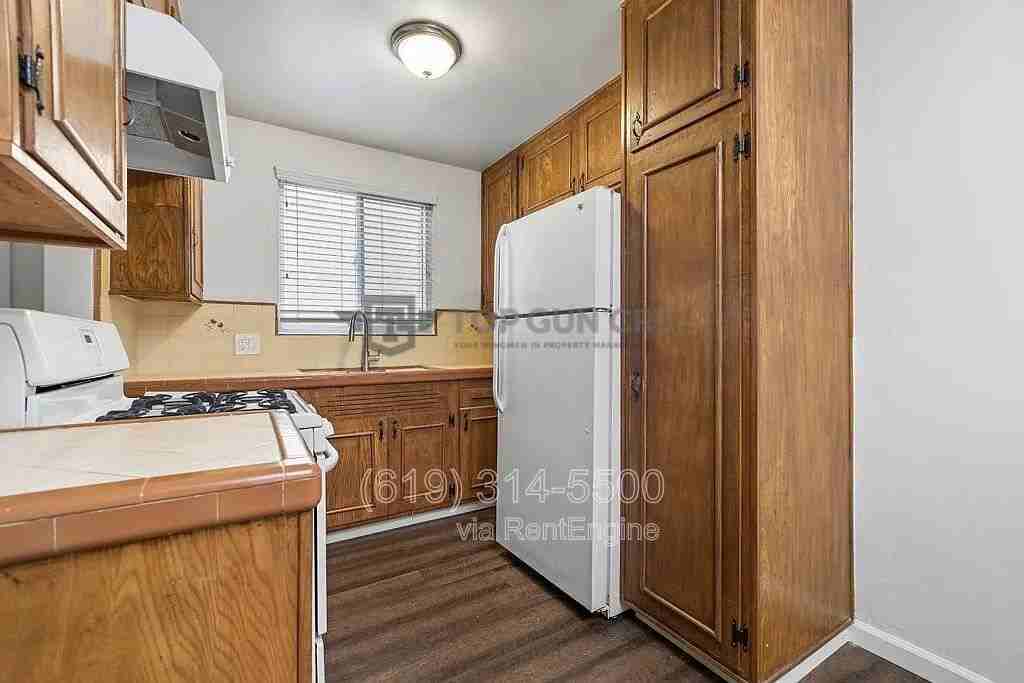 5447 Mildred St - Photo 2 of 5