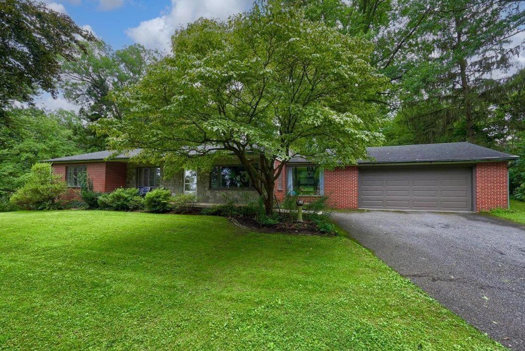 376 Arbor Rd - Photo 4 of 33