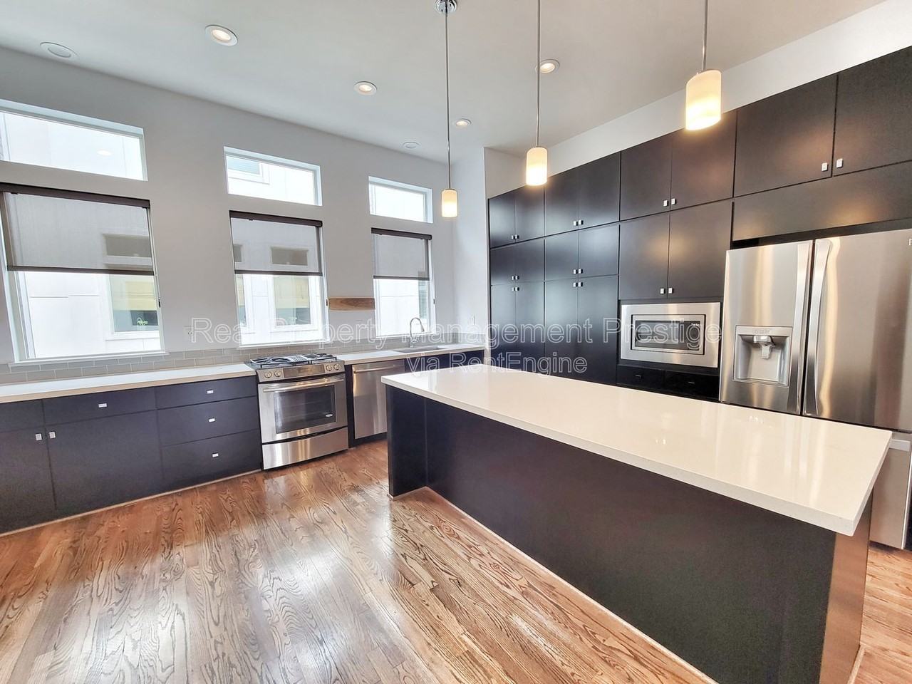 1324 Delano St - Photo 4 of 16