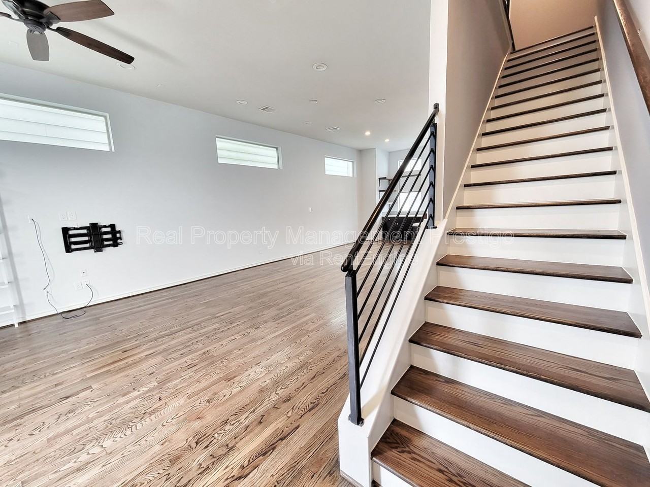 1324 Delano St - Photo 5 of 16