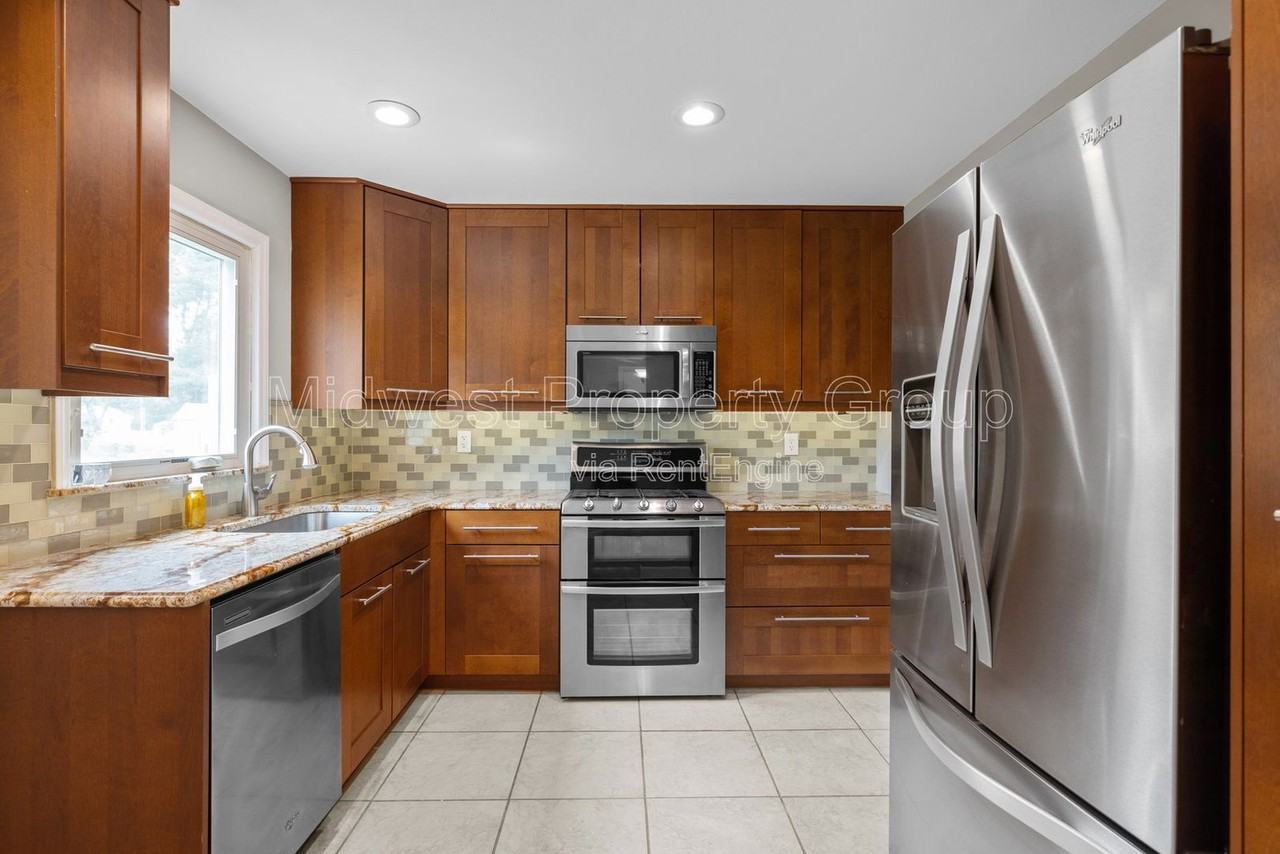 438 Bush Dr - Photo 2 of 25