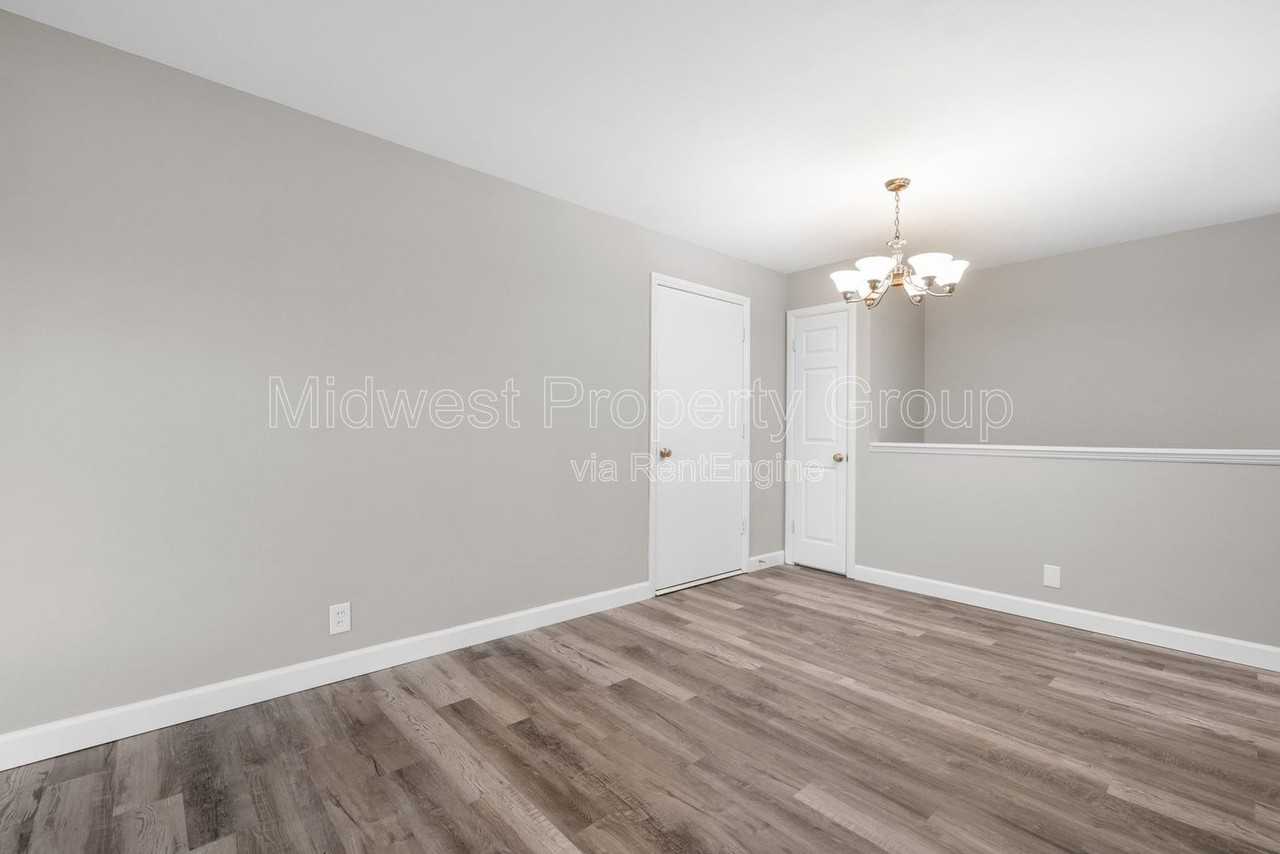 438 Bush Dr - Photo 7 of 25