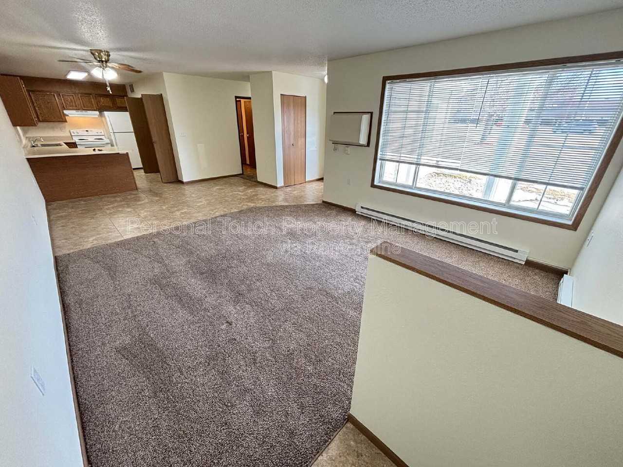 455 22nd St E - Photo 7 of 28