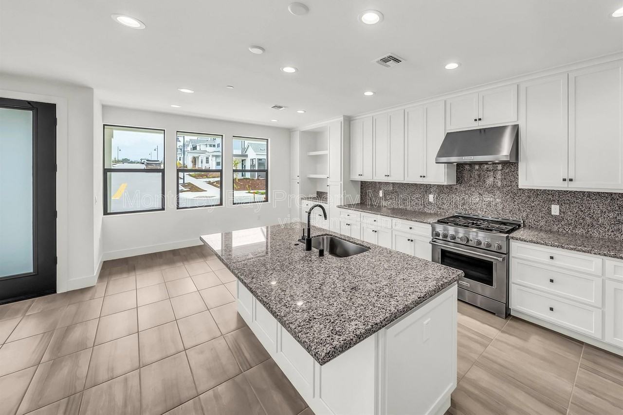 111 Sea Shell Ave - Photo 7 of 46