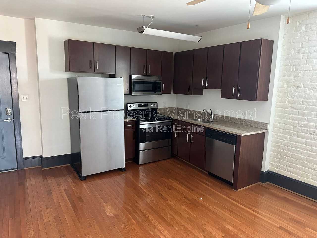 230 N Sycamore St #21 - Photo 6 of 8