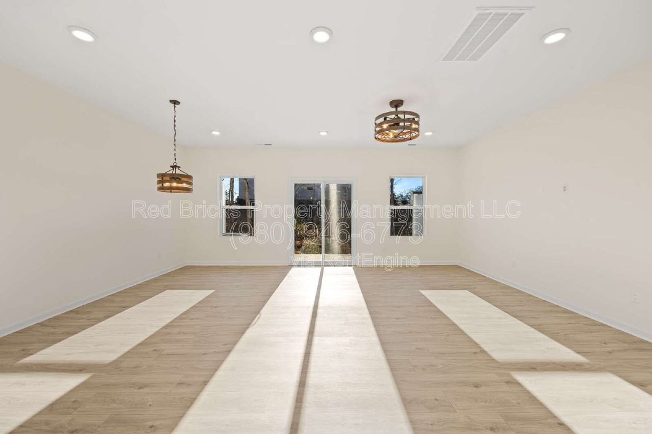 11027 Pagebrook Ln - Photo 4 of 22