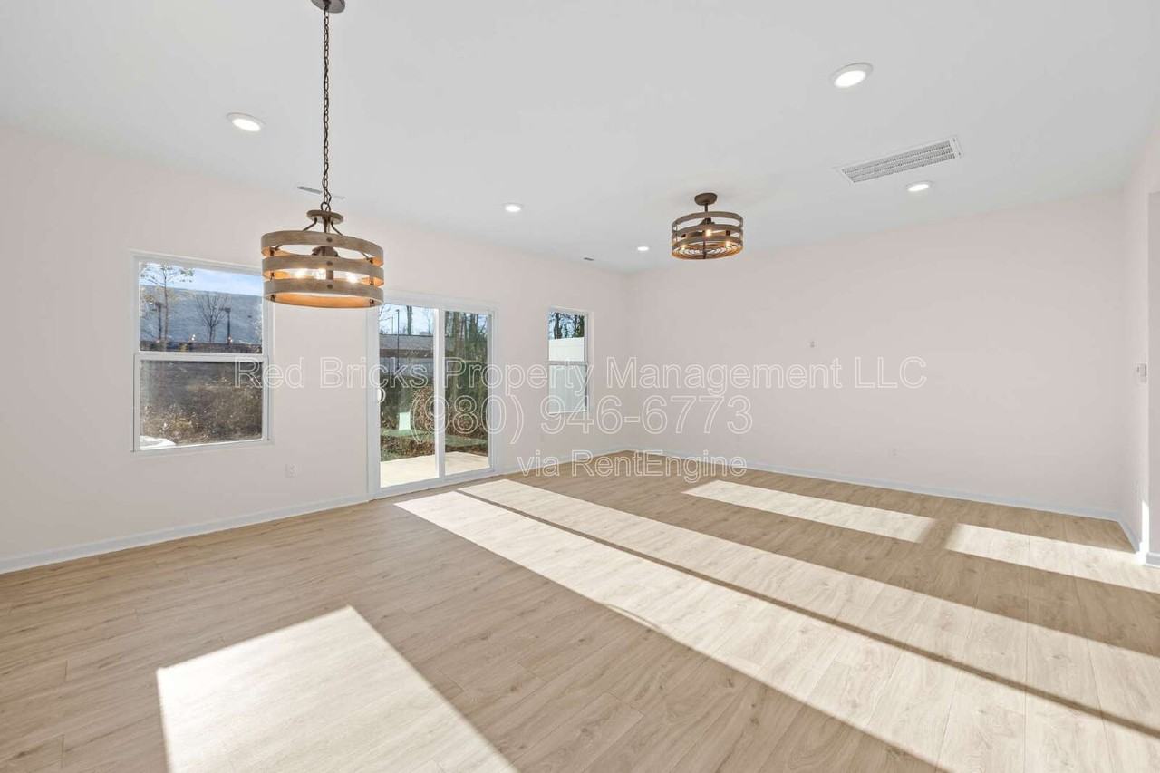 11027 Pagebrook Ln - Photo 5 of 22