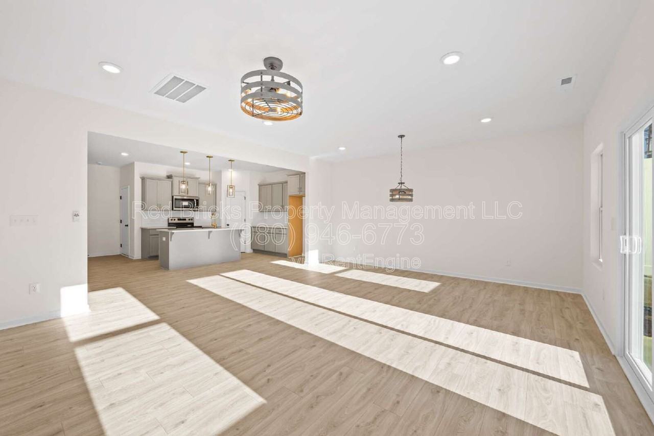 11027 Pagebrook Ln - Photo 7 of 22