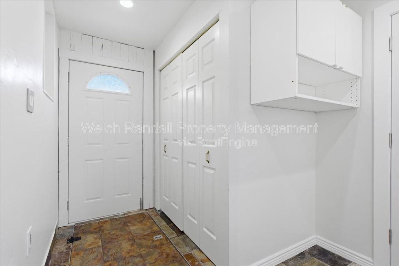 646 W 500 N - Photo 3 of 28