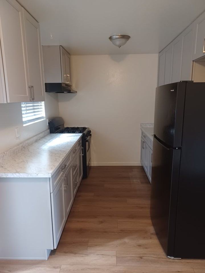 1955g - Photo 3 of 12