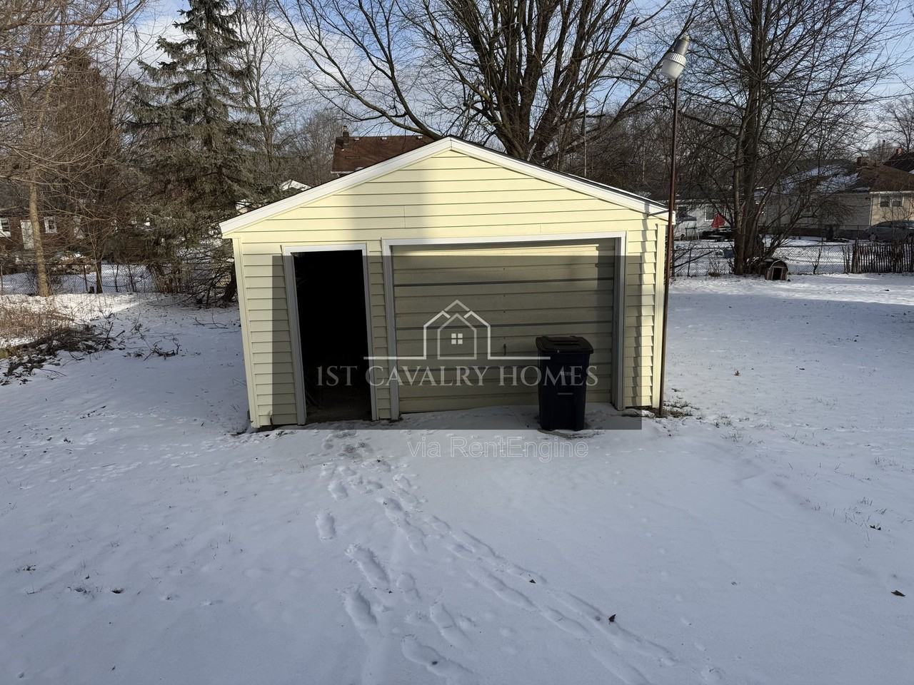 835 Inman St - Photo 2 of 11