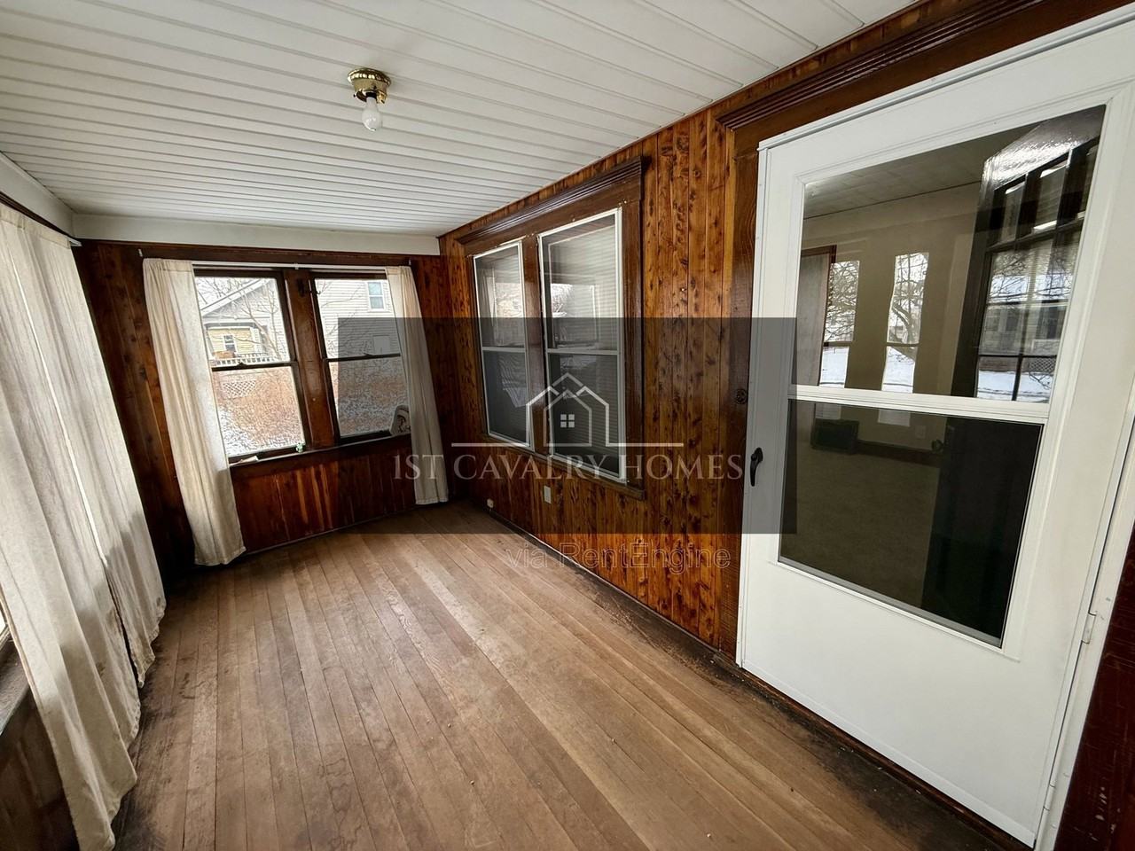 835 Inman St - Photo 3 of 11