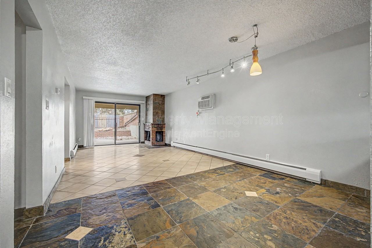 1021 Carr St #10 - Photo 3 of 27