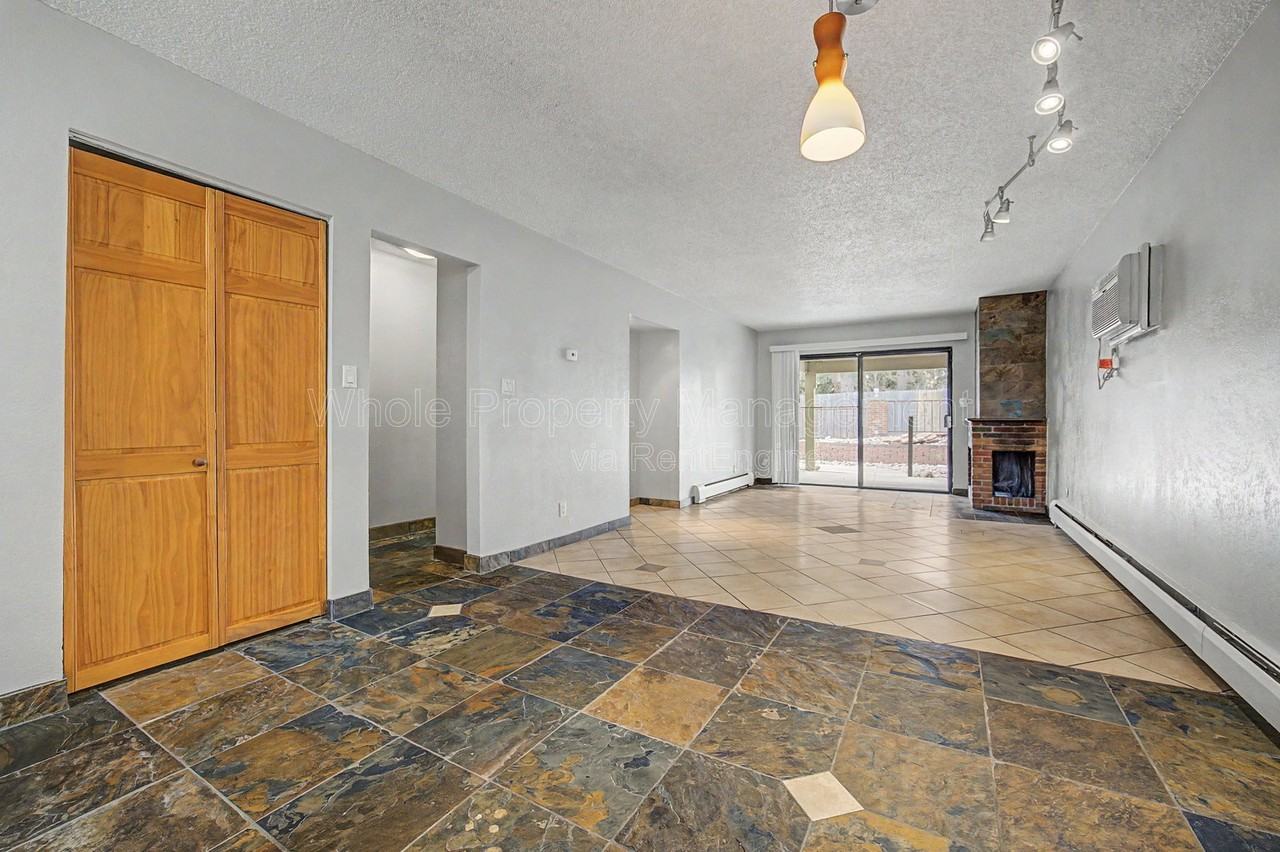 1021 Carr St #10 - Photo 5 of 27