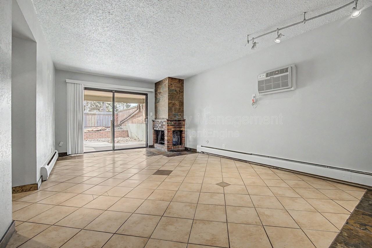 1021 Carr St #10 - Photo 6 of 27