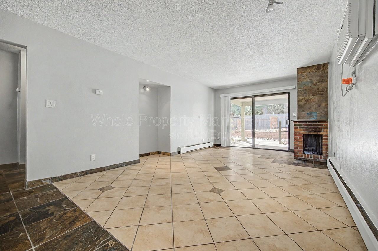 1021 Carr St #10 - Photo 7 of 27