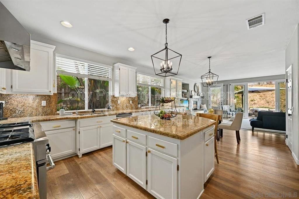 3231 Canyon View Dr - Photo 3 of 27