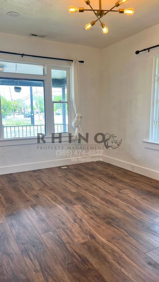 578 Dexter St - Photo 4 of 16