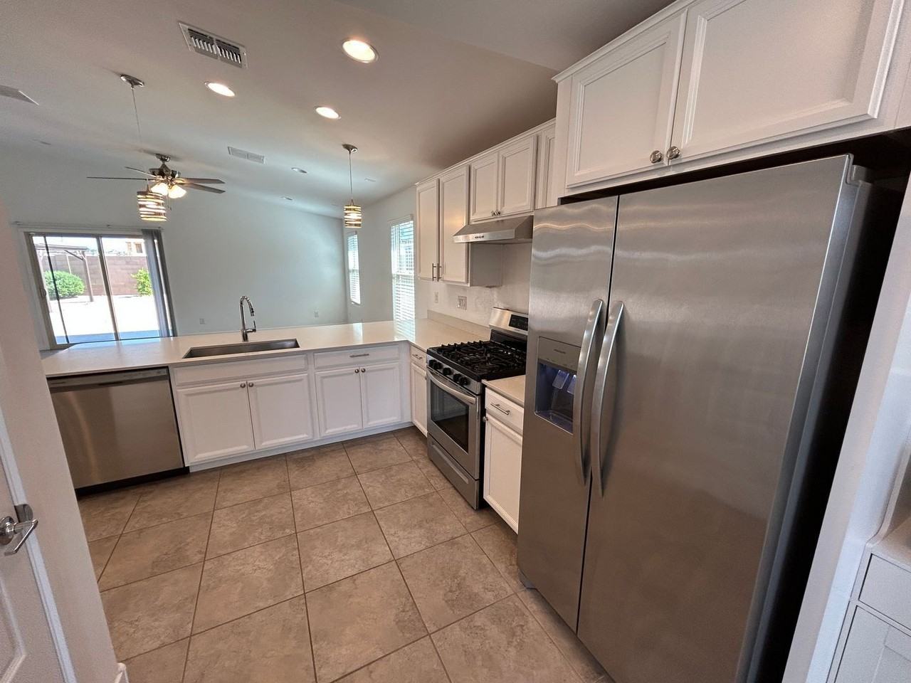 16422 W Saguaro Park Ln - Photo 6 of 25