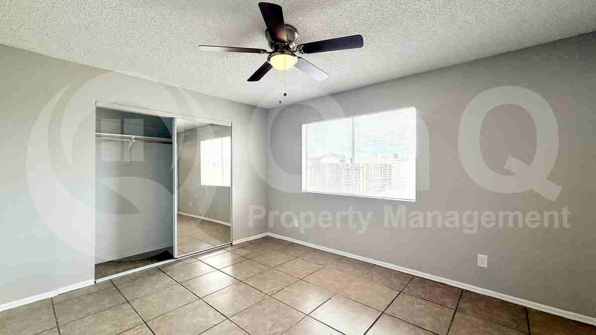 4712 E Fremont St - Photo 3 of 21