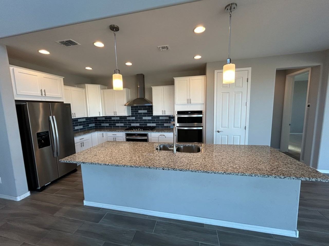 25908 W Sands Dr - Photo 4 of 34