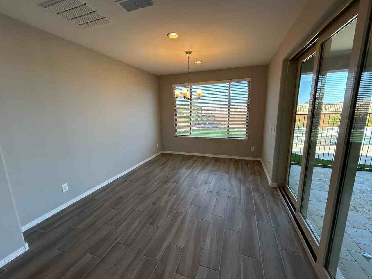 25908 W Sands Dr - Photo 6 of 34