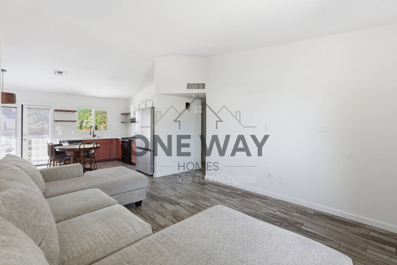 1329 E Cholla St - Photo 6 of 29