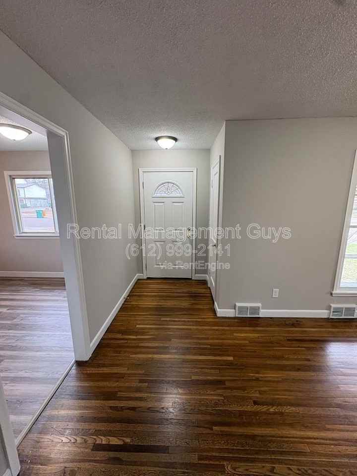 4534 Zane Ave N - Photo 4 of 28