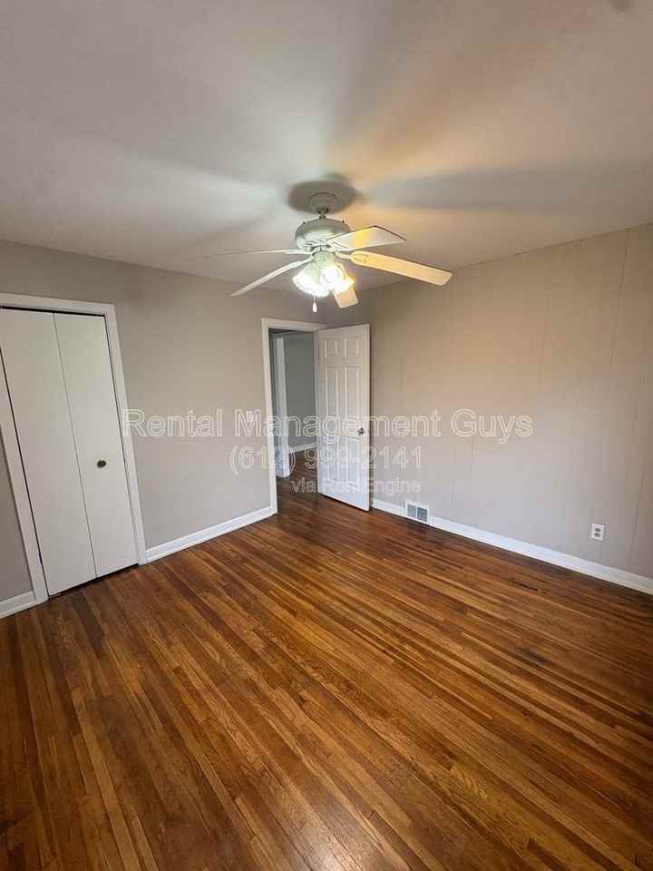 4534 Zane Ave N - Photo 6 of 28