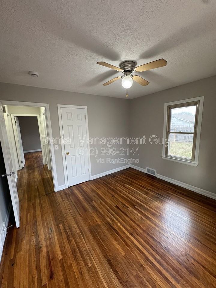 4534 Zane Ave N - Photo 7 of 28