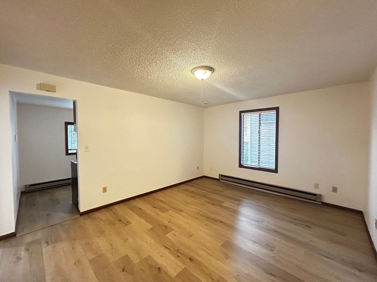 1424 West 10th Apartments - Photo 2 of 6