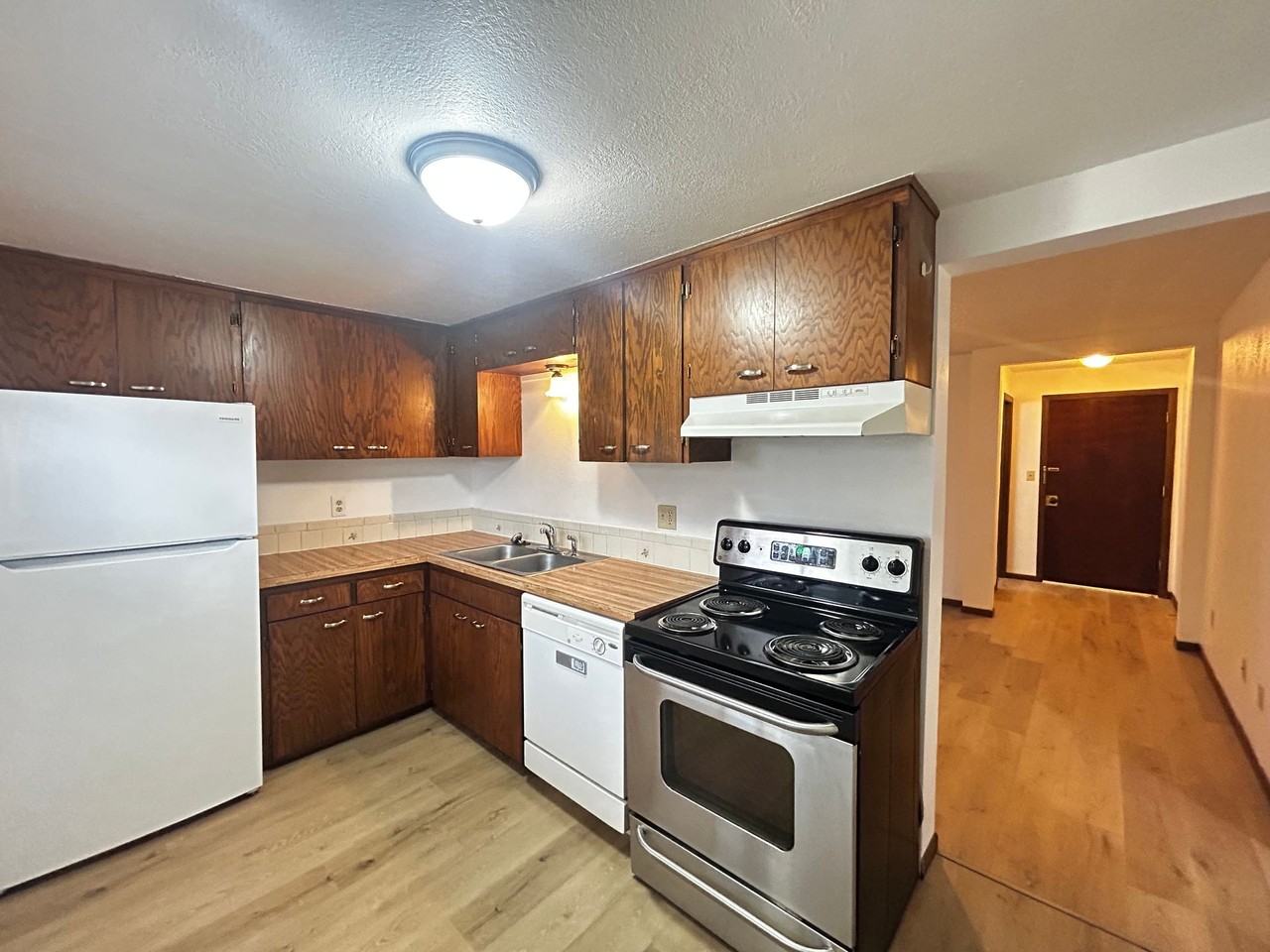 1424 West 10th Apartments - Photo 3 of 6