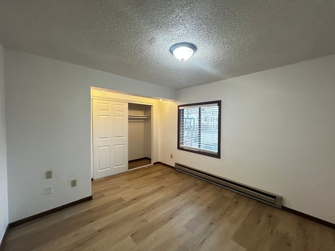 1424 West 10th Apartments - Photo 4 of 6