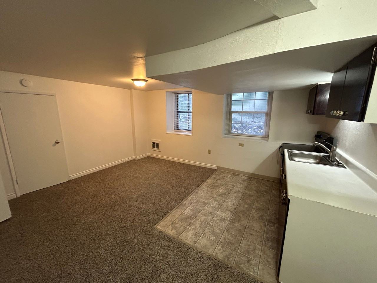 1424 West 10th Apartments - Photo 5 of 6