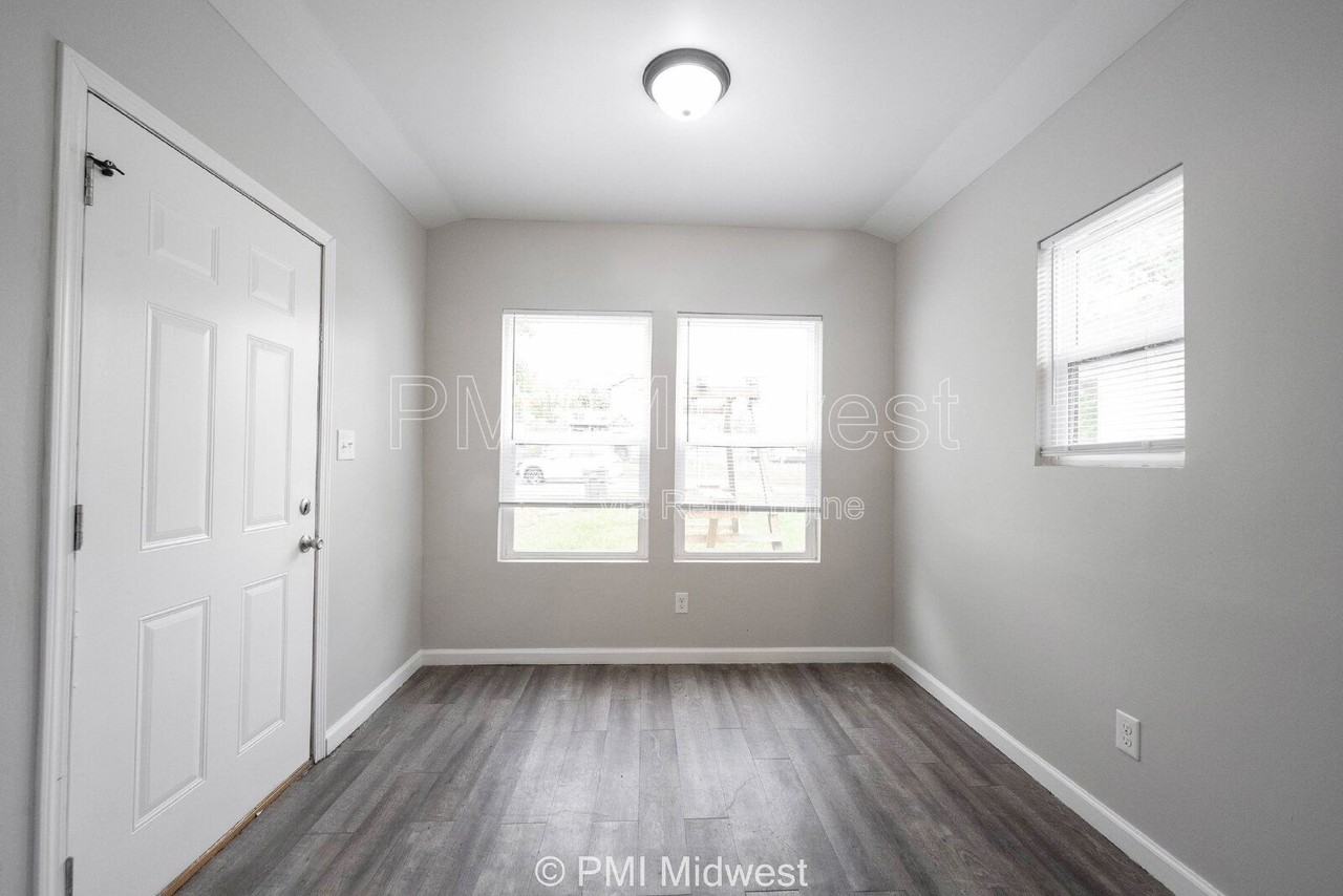 955 N Traub Ave - Photo 2 of 27