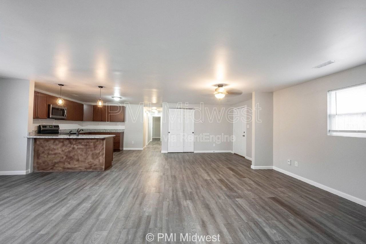 955 N Traub Ave - Photo 4 of 27