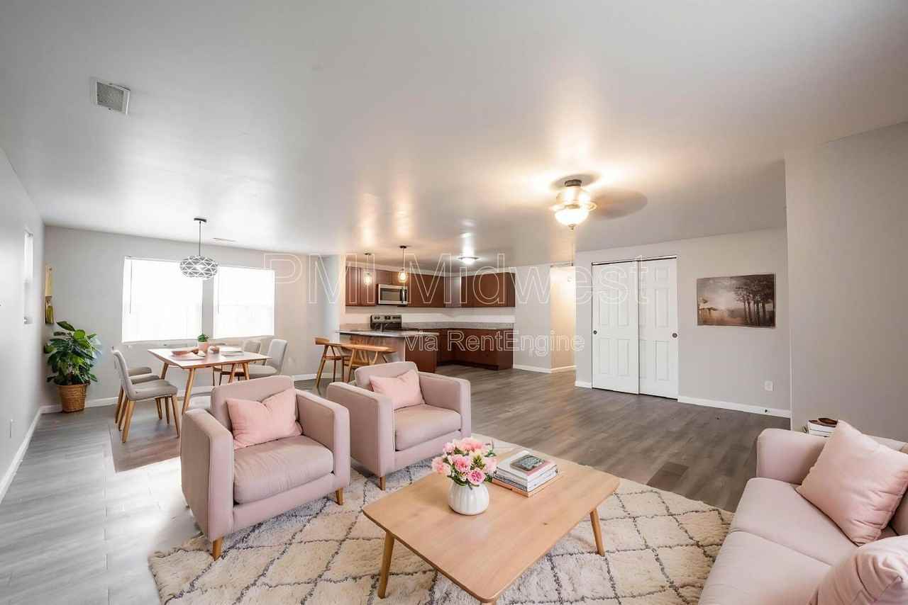 955 N Traub Ave - Photo 6 of 27