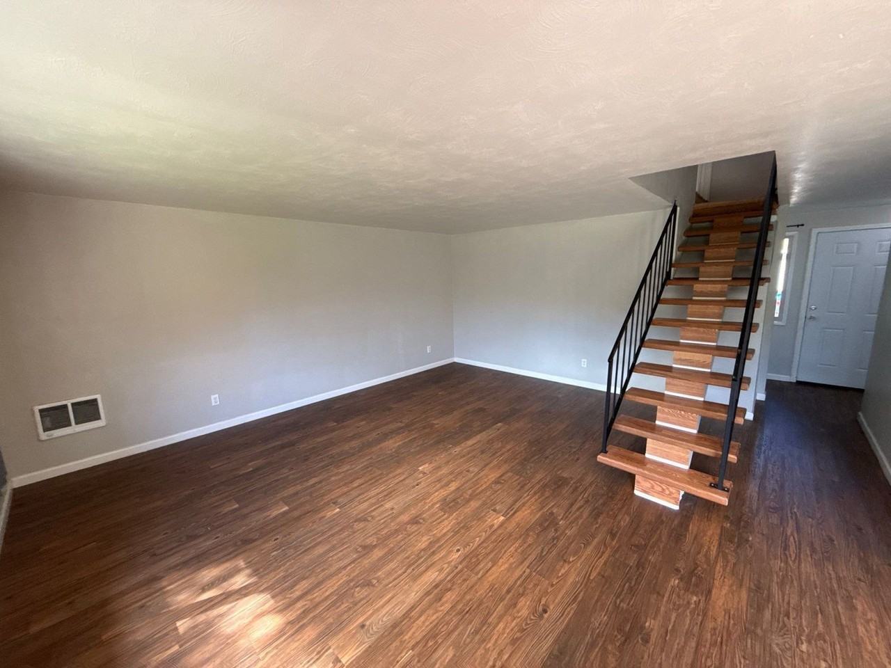 4776 Buffalo Dr Se - Photo 4 of 36