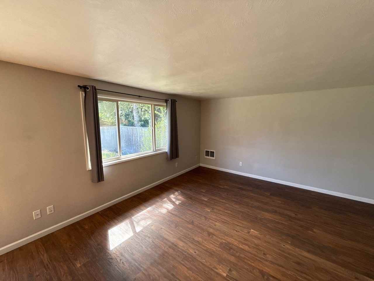 4776 Buffalo Dr Se - Photo 5 of 36