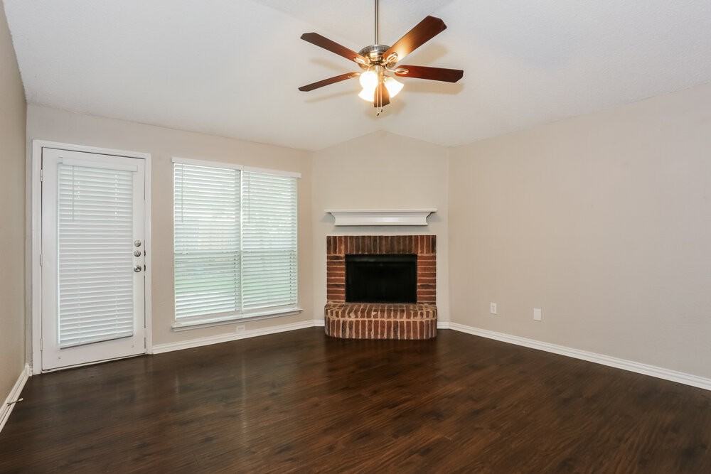 8060 Cannonwood Dr - Photo 3 of 16