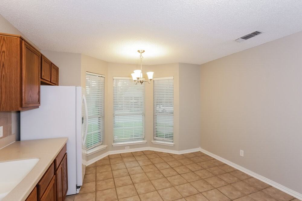 8060 Cannonwood Dr - Photo 6 of 16