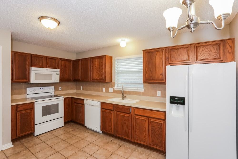 8060 Cannonwood Dr - Photo 7 of 16