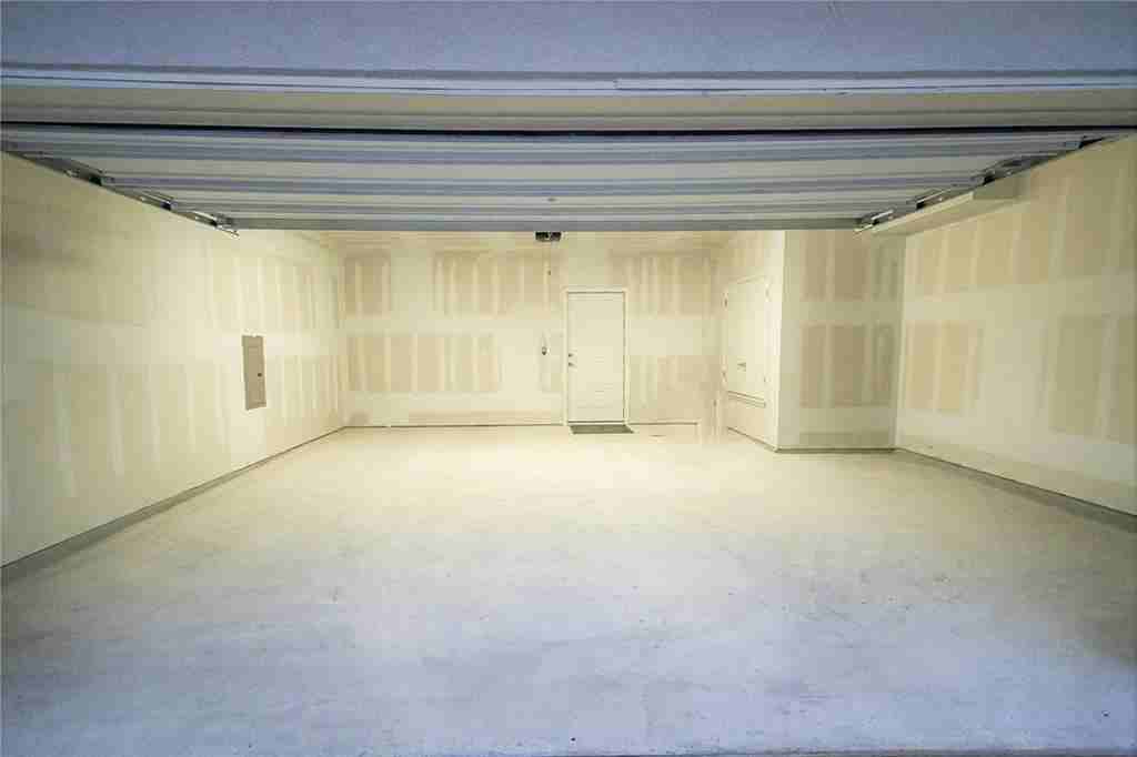6814 E Riverside Dr #1 - Photo 7 of 39