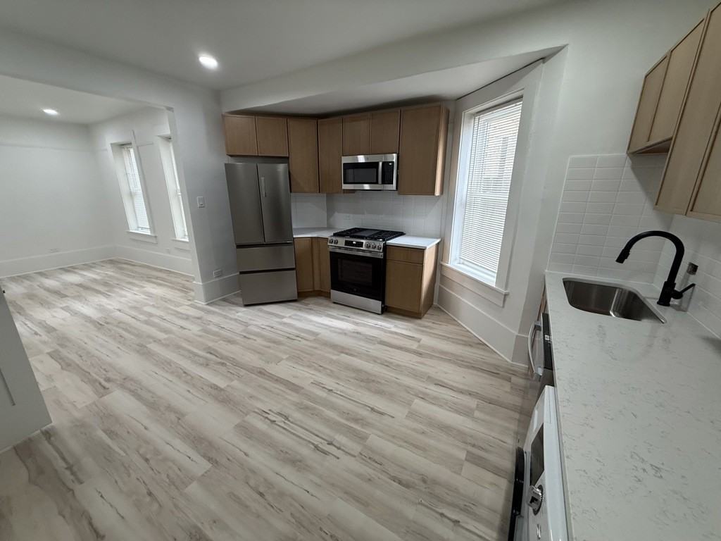 2607 W Haddon Ave #1F - Photo 2 of 10